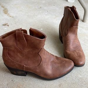 True Craft WINNIE bootie